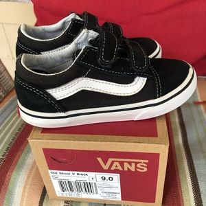 Black and white toddler vans